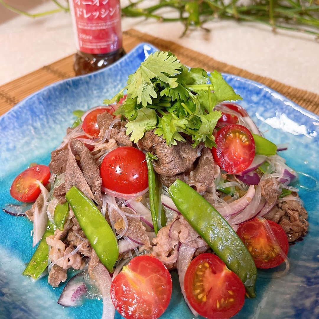 水谷雅子さんのインスタグラム写真 - (水谷雅子Instagram)「「オニオン風味の牛肉入り春雨サラダ★」 見た目もお洒落で美味しいサラダ🥗😋 簡単に作れますよ🎶😉👍 masakoサロンに紹介してますのでよかったら作ってみて下さい。 #サラダ#オニオン風味の牛肉入り春雨サラダ #簡単#美味しい#お洒落なサラダ #bimiann#月刊誌 #エスエルクリエーションズ #安心安全な食材#お取り寄せ #slcreationsのある暮らし #slcreations #冷凍食品#宅配冷凍食品#品質こだわり #無添加#z's-menu #水谷雅子#水谷雅子beautybook50の私 @slcreations_official」7月26日 11時04分 - mizutanimasako