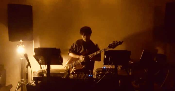 井澤惇のインスタグラム：「昨日は初のDJ+Liveセットの演奏をしてきたー！ こんなに緊張したのはいつぶりかってくらい緊張した。笑 実は演奏中に左足がぷるっぷるに震えてましたね  でも、やれて良かった！またどこかでやりたいので誰か呼んで！笑」