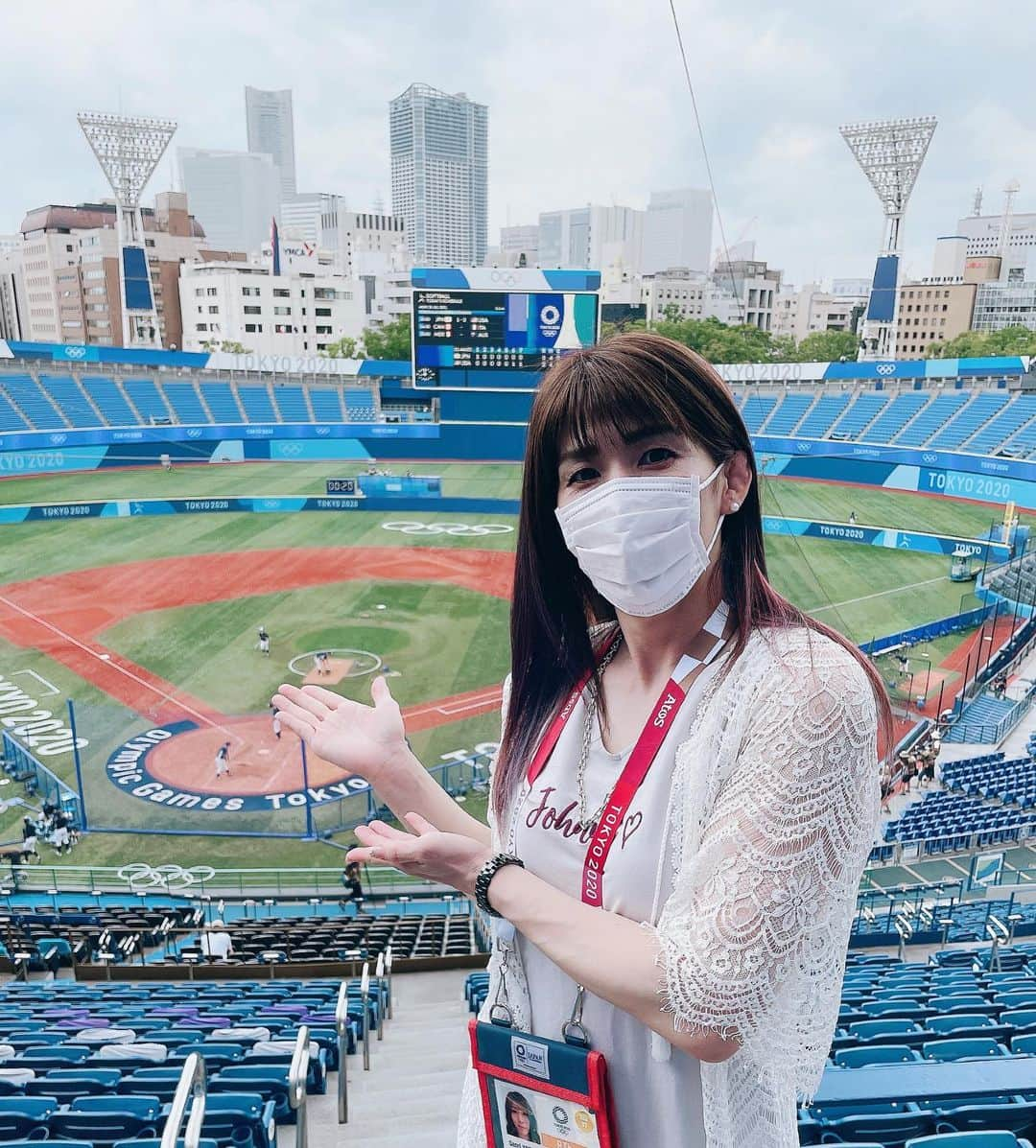 吉田沙保里さんのインスタグラム写真 - (吉田沙保里Instagram)「横浜スタジアムにソフトボールの取材&応援に行ってきました🥎 やっぱり生は迫力がありますね！！ 明日は日本🇯🇵VSアメリカ🇺🇸の決勝戦‼️ 北京オリンピック以来13年ぶりの金メダルを取れる事を祈っています🙏 がんばれーーー💪  #ソフトボール #オリンピック #横浜スタジアム」7月27日 0時00分 - saori___yoshida