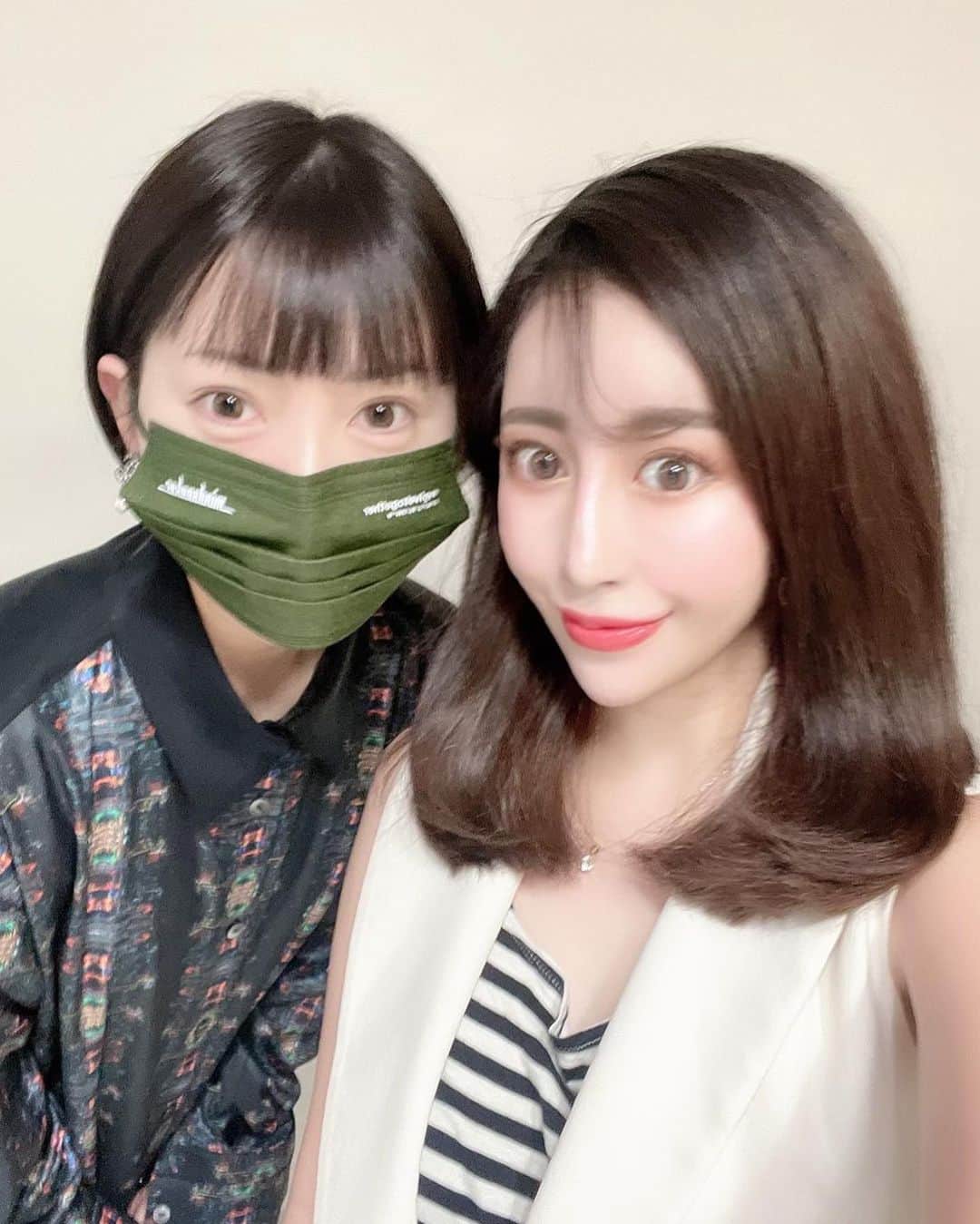 丸の内OLレイナ（美容）さんのインスタグラム写真 - (丸の内OLレイナ（美容）Instagram)「最近痩せた？って 聞かれるけど寧ろちょっと太りました…😠  顔が痩せたように見えるのは 通ってるハイフのおかげだよ🤒  ここ🏠⇨@maki_ayami   個人店だから 気軽に行けて仲良くしてもらえる！！  ハイフは最新の機器を入れてるので効果💮  あと通いやすさ+お姉さんが可愛い💮  ハイフ以外にもメンズ脱毛もやってるので  私の投稿見た！で @maki_ayami さんにDMしたら ハイフ「半額」 脱毛「30%OFF」 してくれるって！是非に！  ※可愛いからだけのDMはダメやで☺️  #ハイフ #エステ #美容 #脱毛 #メンズ脱毛」7月26日 17時22分 - reinapanty2