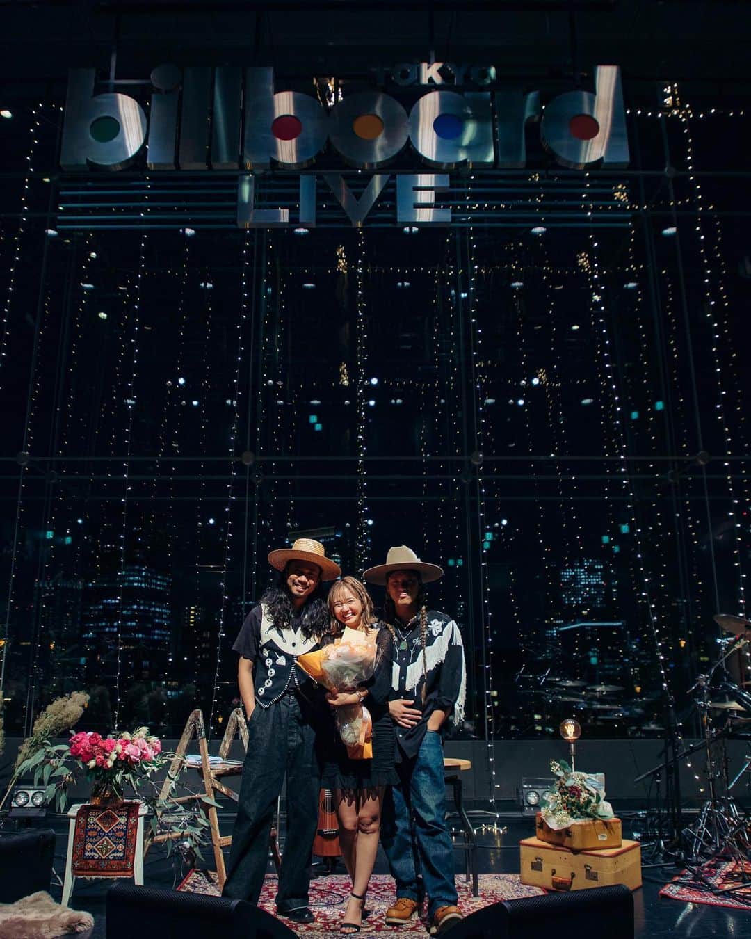 宮崎絹子さんのインスタグラム写真 - (宮崎絹子Instagram)「#babykiyacousticliveatbillboardlive   ビルボード東京でのライブを終えて5日が経ちました。 ㅤㅤㅤㅤㅤㅤㅤㅤㅤㅤㅤㅤㅤ ほんっとに楽しくてでも悔しい思いもして、心が月の光で満たされていくようなそんな感覚になりました✨🌙⭐️ だからライブはライブなんだね。 ㅤㅤㅤㅤㅤㅤㅤㅤㅤㅤㅤㅤㅤ 同じ場所、同じ時間に一緒に過ごしてくれたみんな本当にありがとう！ この奇跡は一生忘れない思い出になった！ ㅤㅤㅤㅤㅤㅤㅤㅤㅤㅤㅤㅤㅤ またみんなで一緒に歌ったり、直接お話したりできる日が来ることを願って！また会いましょう✨みんな大好きだよ！ ㅤㅤㅤㅤㅤㅤㅤㅤㅤㅤㅤㅤㅤ バンドメンバー　@djembeyui @hanna_nomura  スタッフ @babykiy_staff @tomoidei  今回グッズを一緒に作ってくれたアーティストの @madochael  他にも関わってくれた皆様本当にありがとうございました♡ ㅤㅤㅤㅤㅤㅤㅤㅤㅤㅤㅤㅤㅤ 📷by @junwelt」7月26日 17時57分 - babykiy