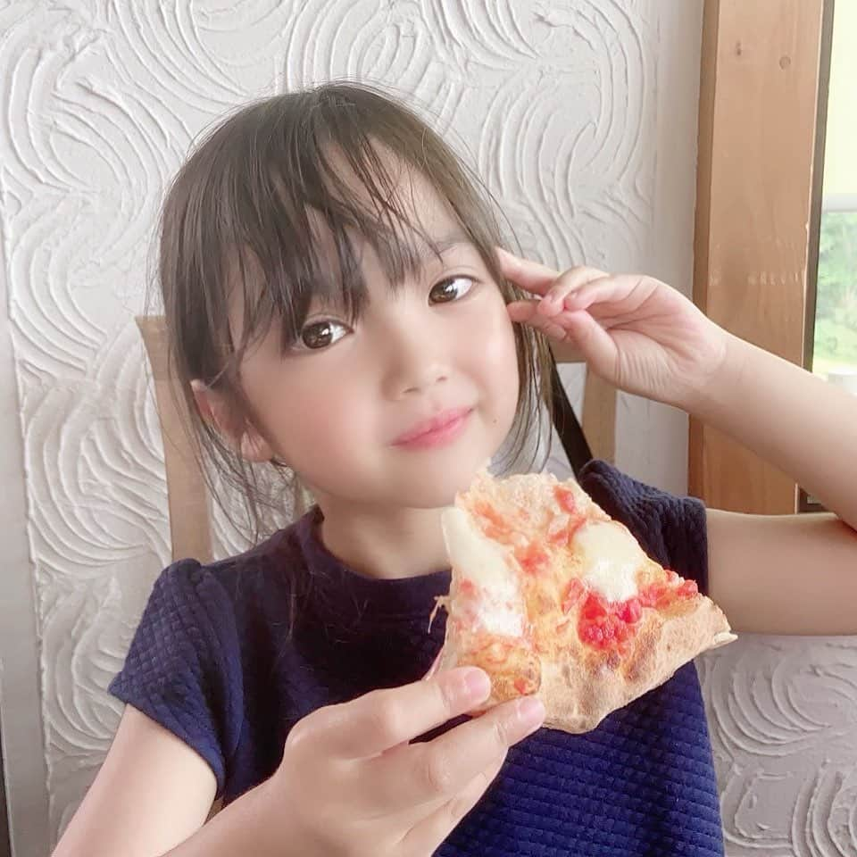 YUAのインスタグラム：「🍕💕 ゆあはピザが好き〜💖 … … #yua #kidsmodel #tokyo #japan #もうすぐ6歳 #お受験生 #子育てグラム #instakids #インスタキッズ #あー夏休み #youtuberkids #ゆあちゃんねる  #tiktokerkids #子供のいる暮らし  #韓国子供服 #ny好きな人と繋がりたい  #韓国好きな人と繋がりたい  #旅行が好き #l4likes #me」