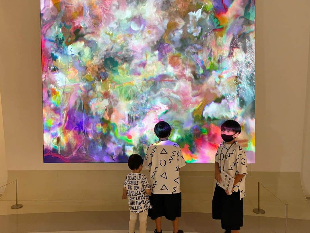 ᴋᴀɴᴀᴋöのインスタグラム：「4月に新しくOPENした Panasonic Creative Museum『AkeruE(アケルエ)』へ 遊びに行ってきました🌈 * 科学館のように ワクワクするエリア⚗️から、色々な材料で 物を作る 工作エリア✂️  コマ撮り動画などがつくれる撮影スタジオ🎥 etc... と  盛りだくさんの ミュージアム😻🎨🧲🚀 * 小学生以上の子向けかな？と思ってたけど、3歳の👶🏻も意外と楽しんでました🥰✨ 夏休みのおでかけにも、オススメです🌻🌳🌈🎵 * #akerue#アケルエ#パナソニックセンター東京#steam#子どもとお出かけ#PR#riorukaren_movies_」