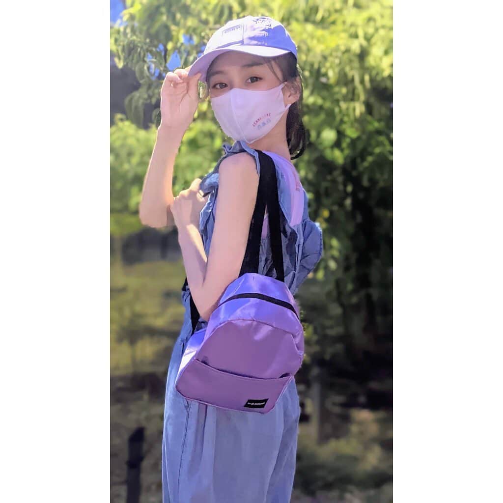 ニコ☆プチのインスタグラム：「パープルラバー💜なユメナのふろくの使い方♪🐈 . .  今月のふろくは、ニコ✩プチスクールオリジナルリュックだよ❣️(◕ᴗ◕✿)❣️ パープルが可愛くて、軽くて収納もバッチリ👍😚💜     お散歩やお友達と遊びに行く時にも 使っているよ😆✨     お散歩🚶‍♀️ 👇 日傘、水筒、タオル、ミニ扇風機、薬   お友達と遊ぶ時👭 👇 マンガ、本、Switch、おやつ を入れているよ(≧▽≦)     必要な物がいっぱい入るから、 みんなも色々使ってみてね✨✧◝(⁰▿⁰)◜✧✨ . . .  #ニコプチ #ニコプチふろく #プチモのふろくの使い方  #ニコプチふろくのある生活  #ニコプチスクール #ふろく #飯尾夢奏」