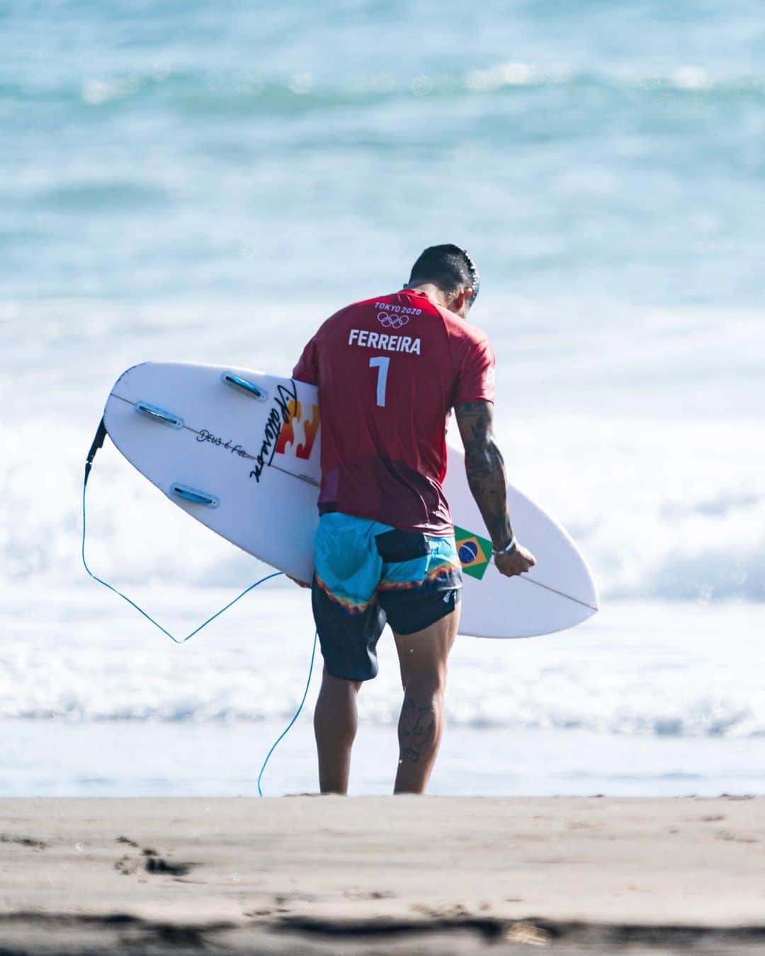 イタロ・フェレイラのインスタグラム：「EU CREIO! Vamoô 🇧🇷 #surf  Quartas de final 🔥✨ #fésempre」