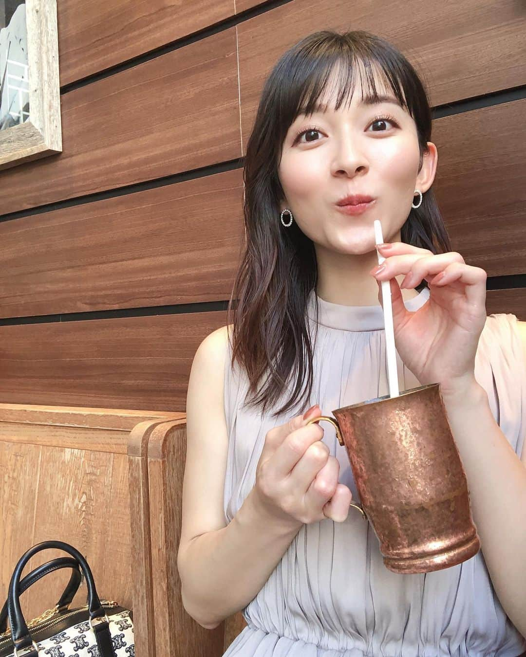 山本里菜さんのインスタグラム写真 - (山本里菜Instagram)「. ちゅーーーっと🥤 母とカフェで楽しく女子トーク❤︎  #カフェ　#テラス席　#母　#女子トーク　#山本里菜」7月26日 19時44分 - rinayamamoto_0622