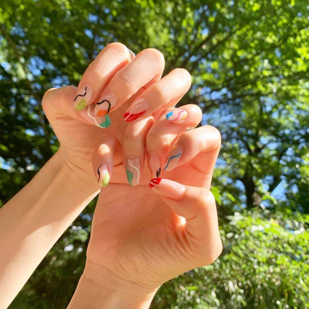 藤澤友千菜さんのインスタグラム写真 - (藤澤友千菜Instagram)「💅 ＊ お気に入りネイル♡ #nail #ウェーブネイル #オシャレネイル #夏ネイル #カラフルネイル #お気に入り #モードネイル #パラジェル」7月26日 20時05分 - yuchina1207