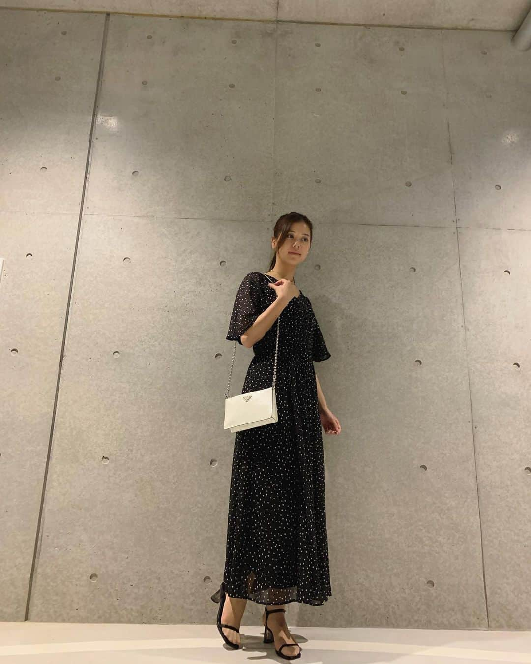 今井美桜さんのインスタグラム写真 - (今井美桜Instagram)「＊ 私服👗  ドット柄って子供っぽくなりがちだけど これはならないのが◎ サンダルは華奢なものに！ プチプラなのに痛くならないし可愛いのよね🥺  dress @and.couture  shoes @grl_official  bag @prada   #AndCouture #アンドクチュール #grl #グレイル #ファッション #私服 #コーデ #私服コーデ #今日のコーデ #全身コーデ #ノーマルカメラ #カジュアル #ロングスカート #プチプラ」7月26日 21時05分 - mio_ima49