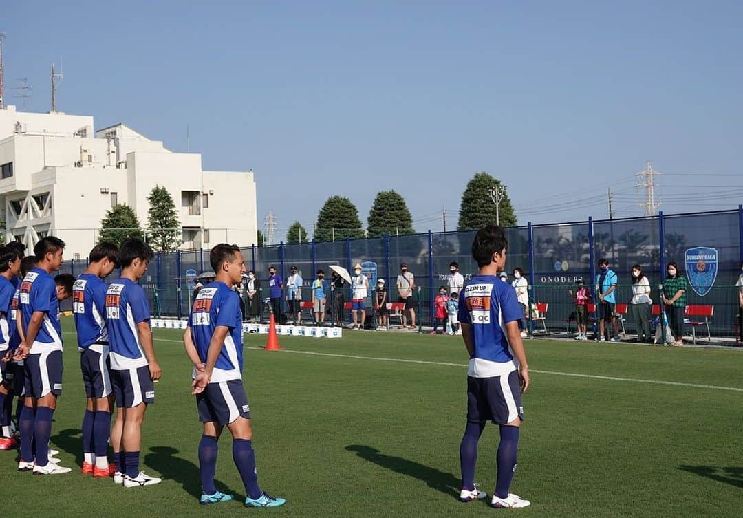 小川慶治朗のインスタグラム：「今年初めての公開練習⚽️⚽️ 暑い中ありがとうございました😊 パワー頂きました💪💪 これからも一緒に闘いましょう🤝 #横浜FC#yokohamafc #recordtheblue #夏」