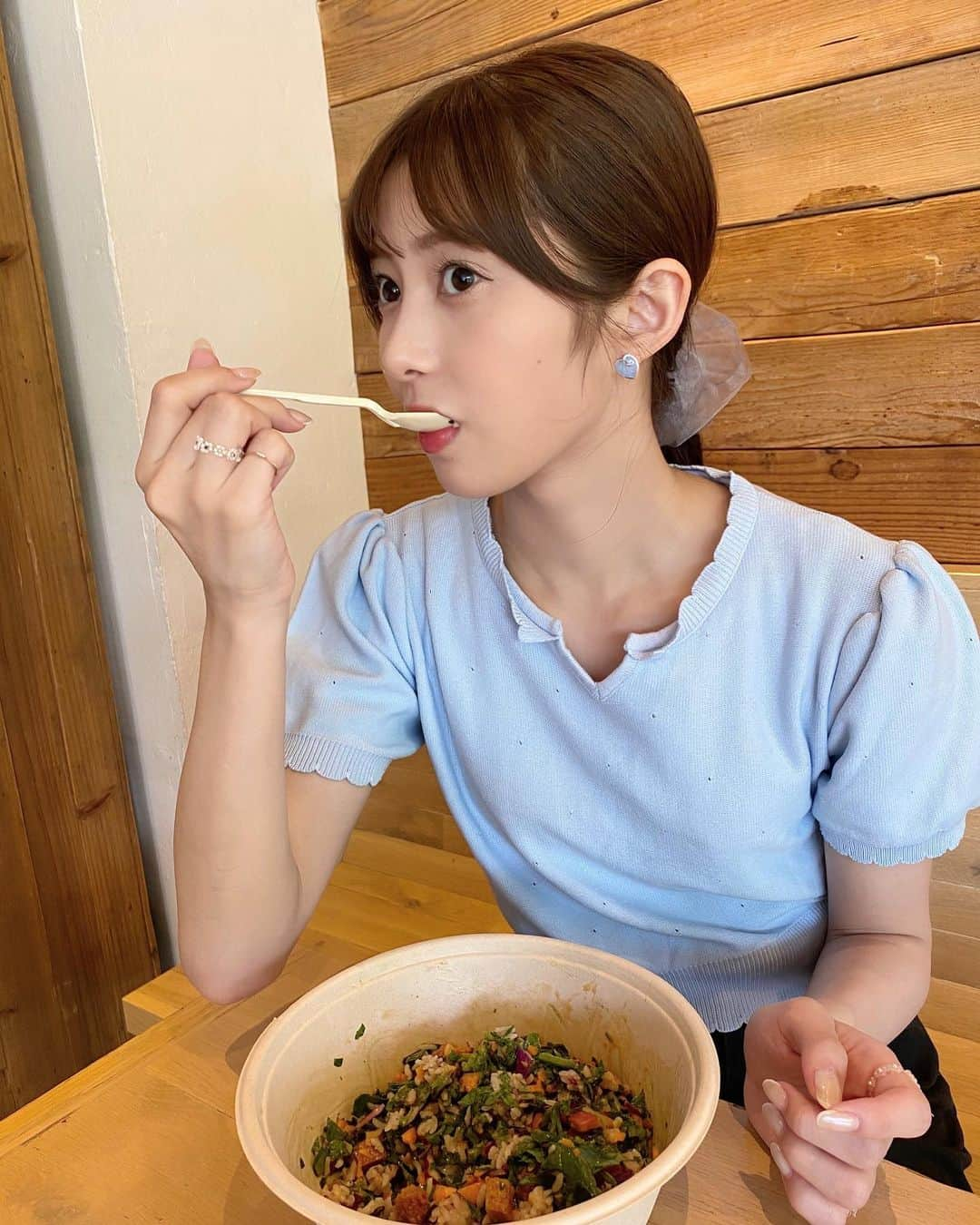 松川星さんのインスタグラム写真 - (松川星Instagram)「夏はさっぱりしたものが食べたくなる🥗 この前初めて睡眠改善サロンへ ︎︎︎︎︎。 ぐっすり眠れるようになった 😪 @neome_life」7月26日 21時33分 - akarin__rin