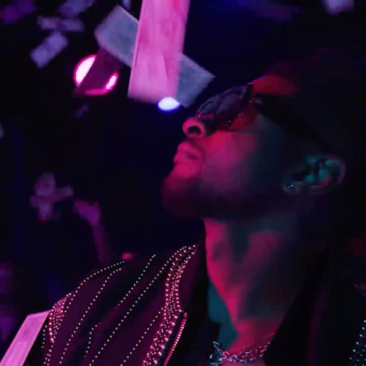 アッシャーのインスタグラム：「BACKSTORY #UsherVegas #Ushh Link in bio.」