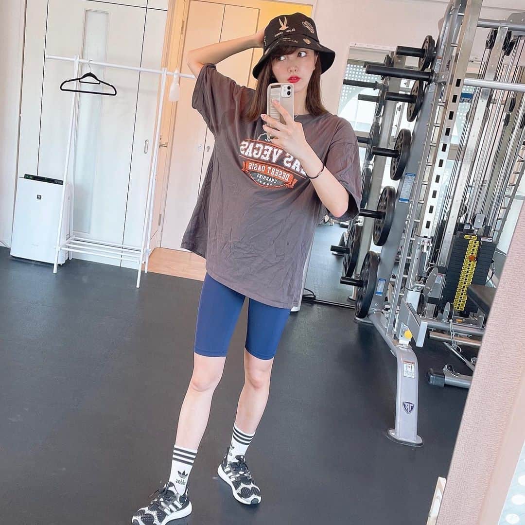 のインスタグラム：「. バケハの正しい被り方とは？🤣🤣」
