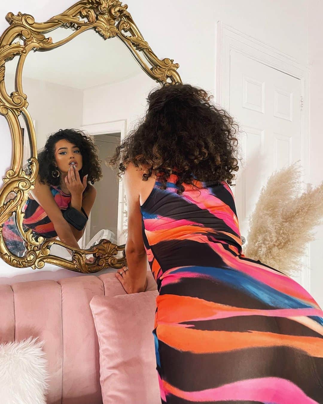 Val Mercadoのインスタグラム：「Nobody got me like I got me 💖🕊✨@fashionnova fashionnovapartner」