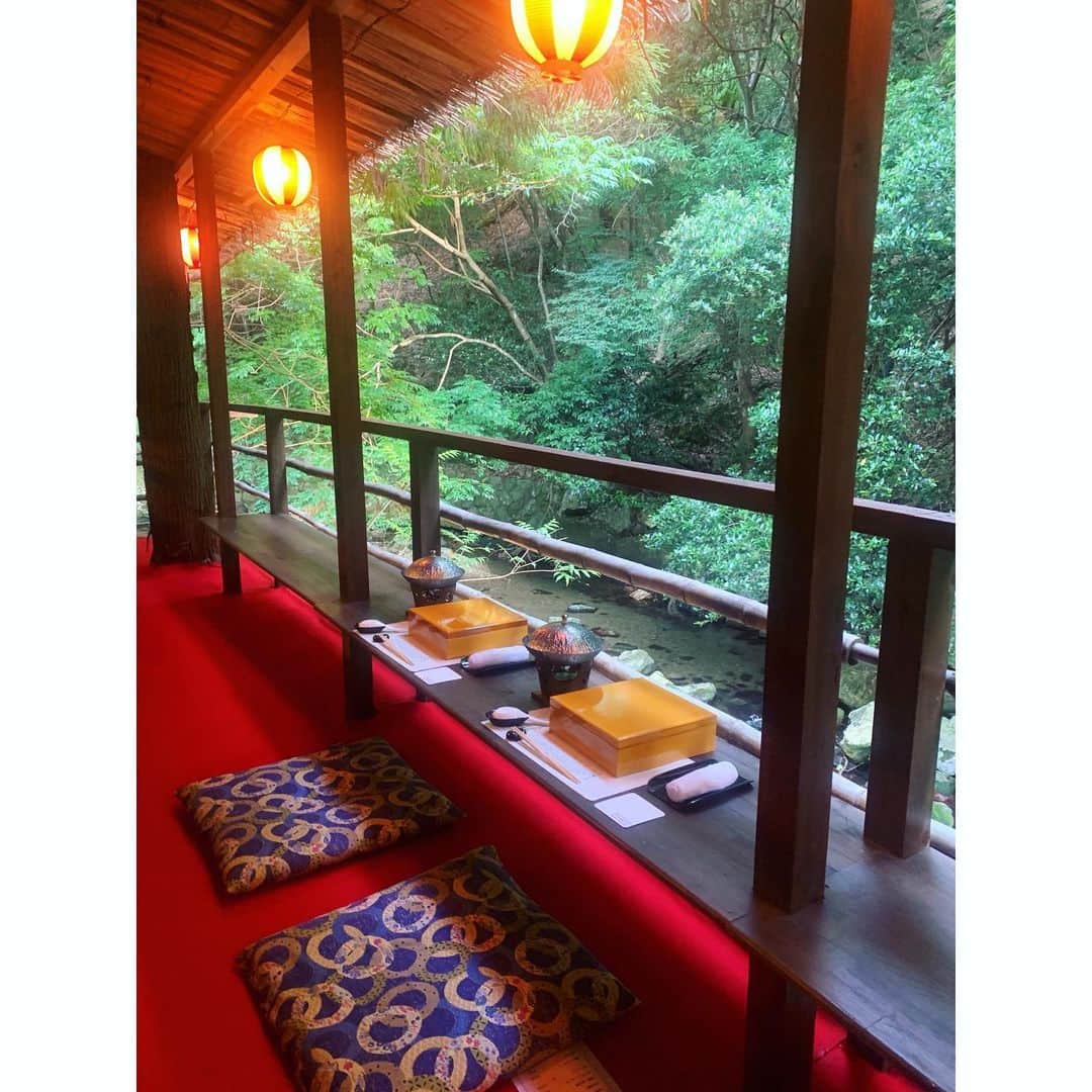 田中良子さんのインスタグラム写真 - (田中良子Instagram)「夏を感じに行きました⛱ #川床 #音羽山荘 #箕面 #箕面ビール #osaka #japan」7月27日 3時49分 - tanakaryoko102
