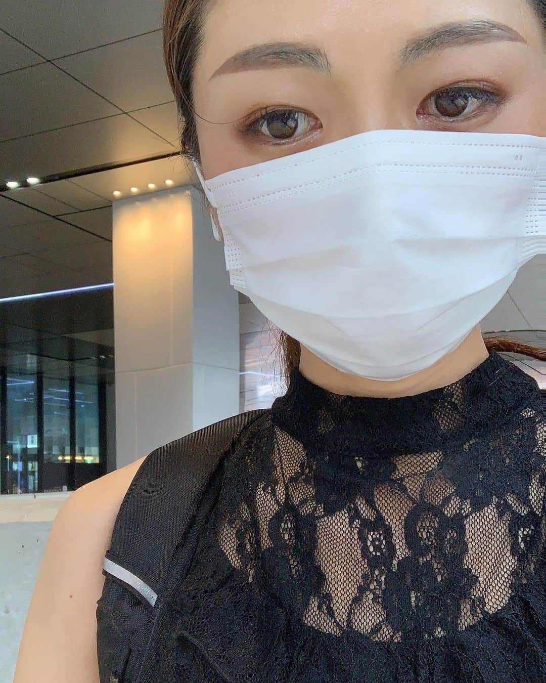 小林アナさんのインスタグラム写真 - (小林アナInstagram)「いやまたこれ 前日の暑さと翌朝のギャップ。 ノースリーブに雨☂️きつ。 寒 洗濯物干しっぱなしだし！ きぃ！  皆様も雨お気をつけて！！」7月27日 6時33分 - genkobiribiri