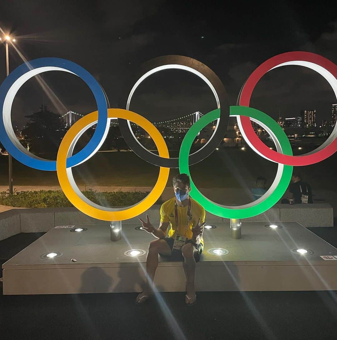 のインスタグラム：「❤️ Sim. É mágico. ❤️  #olympics #tokyo2020 #aros #união #paz #respeito #jogosolimpicos #vilage」