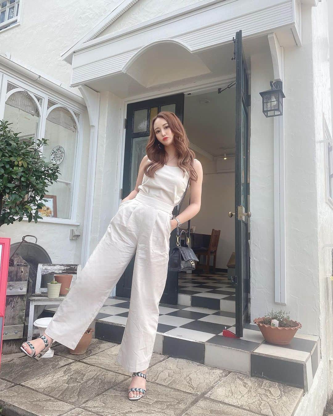 Shihoさんのインスタグラム写真 Shihoinstagram 鎌倉カフェ 行った時のコーデ いつもはあんまり着ないような パンツスタイルにしました Lilirena 柔らかい素材で着やすかった ここのカフェの雰囲気にもぴったりでした