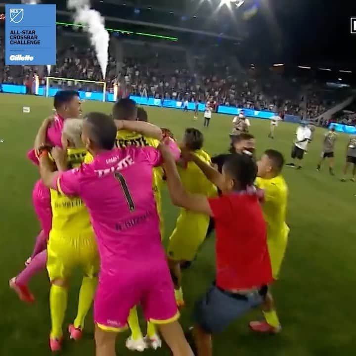 F2Freestylersのインスタグラム：「AND THERE IT IS!!! 🎯🇲🇽🏆  @jona_rodriguez21 with the crossbar shot to win #mlsallstar for @ligabbvamx 🇲🇽  @mls  @gillette  @att」