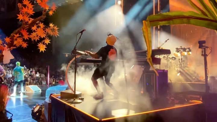 Maroon 5のインスタグラム：「About last night…」