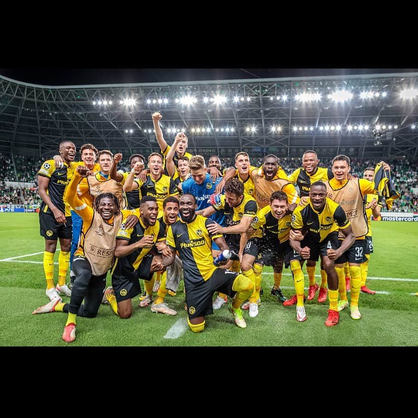 ファビアン・ルステンベルガーのインスタグラム：「Was für ein TEAM🙏🏼💪🏼😍 #championsleague #gänsehaut #wahnsinnstruppe #dankejungs #crazyshit #stolzeinteildavonzusein #HOPPYB #JSAML28」