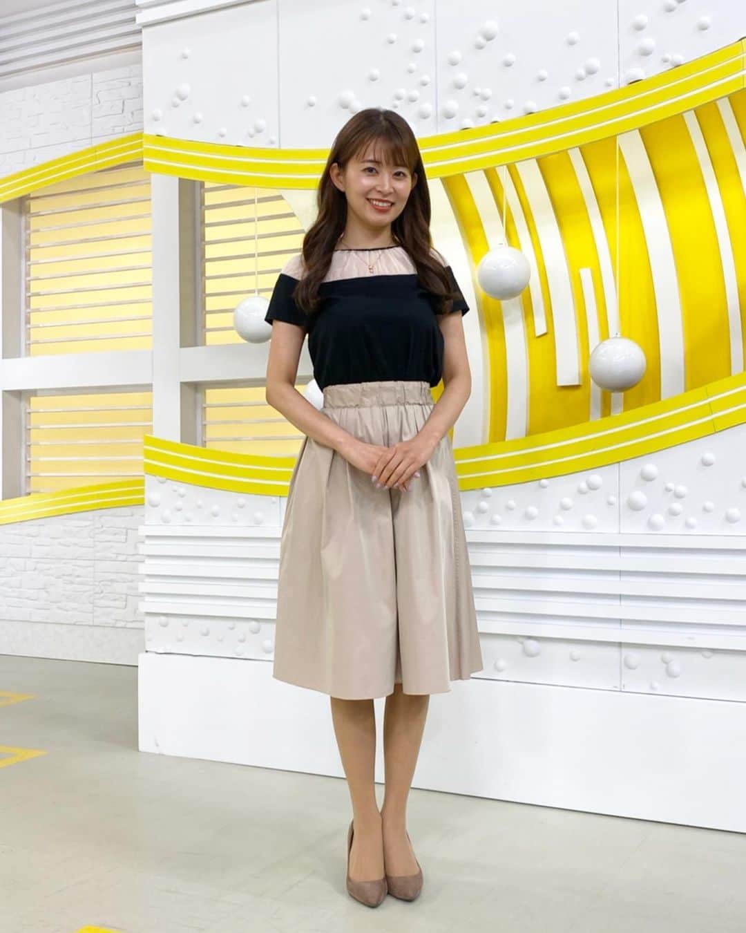 大家彩香さんのインスタグラム写真 - (大家彩香Instagram)「昨日の衣装です♡  これ、上の方がポイントで スケスケなんですー😆🌸 ソワソワしてしまいました💗  #どさんこワイド朝#札幌テレビ#stv#女子アナコーデ#シースルートップス#大家彩香」8月25日 7時39分 - ayaka_oie_official
