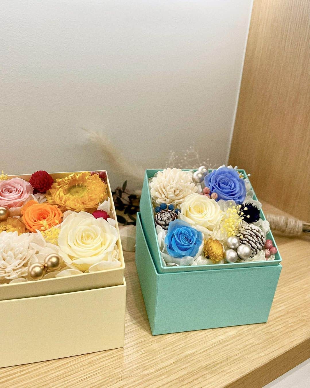 瀬名ひなのさんのインスタグラム写真 - (瀬名ひなのInstagram)「Rose Garden Aoyama 🌹  青山にある、 薔薇のプリザーブドフラワー屋さん  目的に合わせた組み合わせでメッセージなどもつけてくれるからプレゼントにぴったり…！  私はアロマ付きのボックスにした！ お部屋に飾ると良い香りがする🌿  #preservedroses #プリザーブドフラワーギフト」8月25日 13時42分 - hinan0n