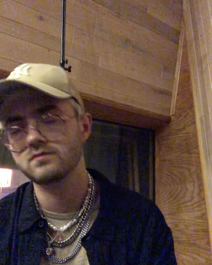 のインスタグラム：「THESE CHORDS kinda hit different」