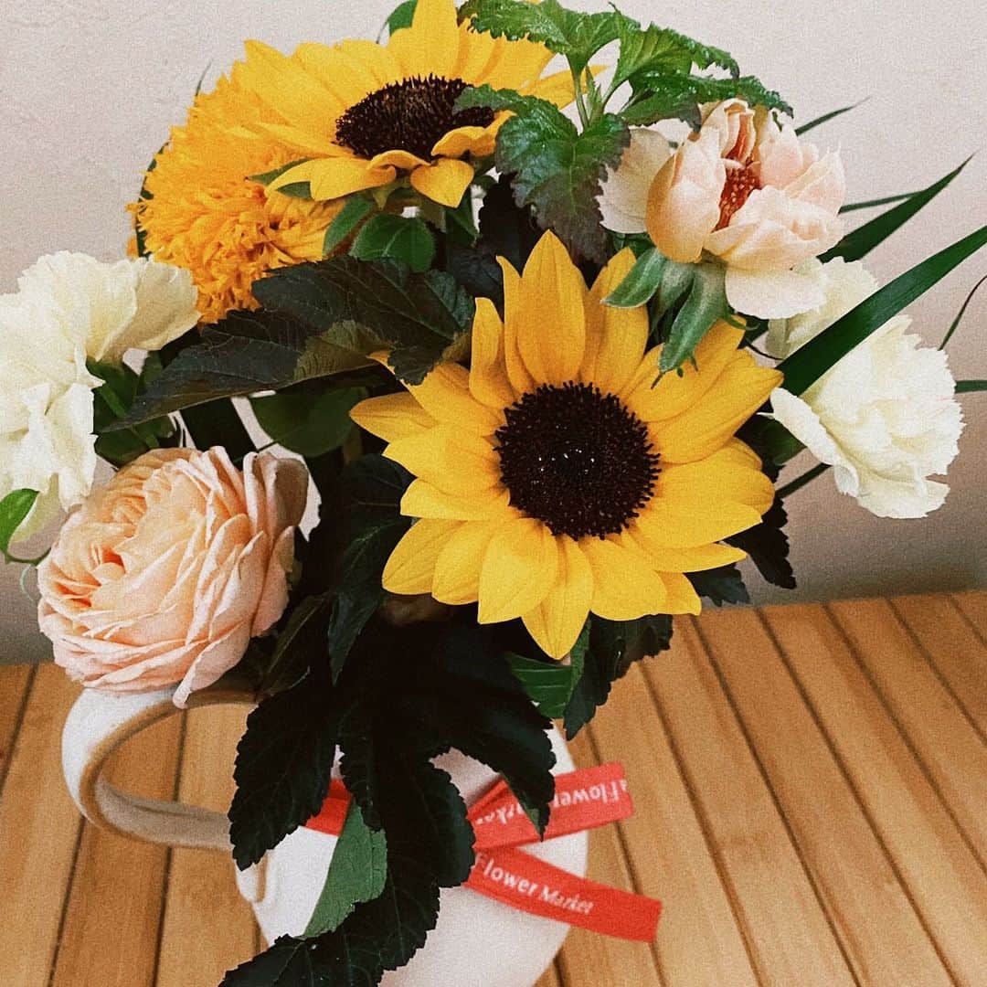 佐藤妃星のインスタグラム：「舞台「マジムリ学園-LOUDNESS-」昨日初日を迎えたのですが、祖母がお花くれました🌻 #舞台マジムリ #舞台マジムリ学園loudness」