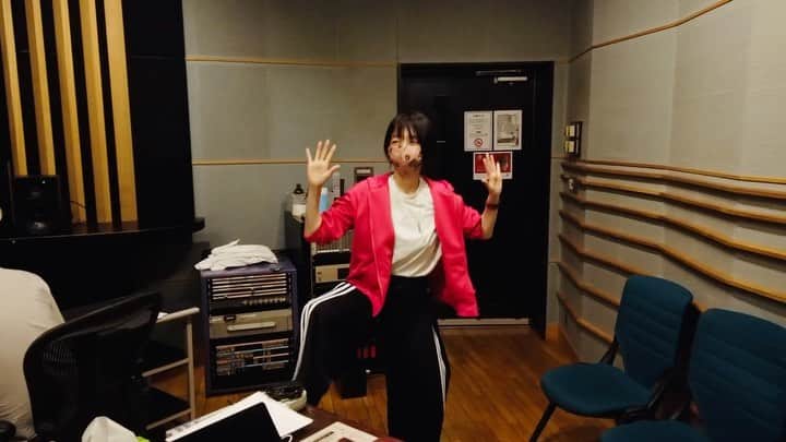 畑亜貴のインスタグラム：「Mix中嬉しくなって浮かれ踊りしてしまう人。  工作中，高兴时，我舞蹈。  믹싱하는 동안 춤을 출 수 있어서 너무 행복해요.  During the mix, I am so happy that I dance.  Durante la mezcla, soy tan feliz que bailo.」