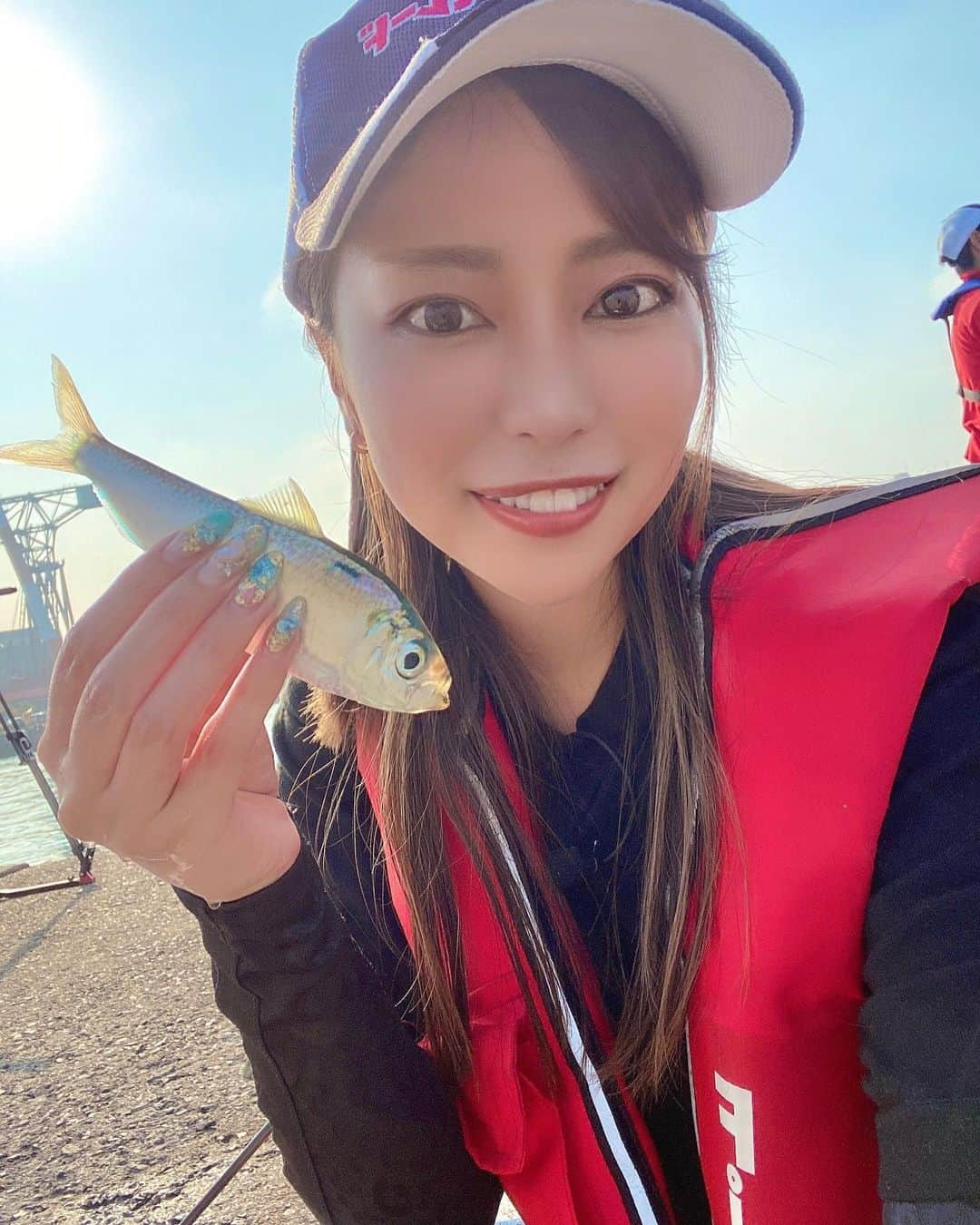 福井柑奈さんのインスタグラム写真 - (福井柑奈Instagram)「7月のRSKテレビ『FISHパレード』🎣💙  📌ままかりいっぱい釣れたーーー💙 📌はじめてのタコ釣り🐙💙  岡山といえばママカリですよね〜🐟 三杯酢漬けとか南蛮漬けでいただきます🍻  タコ釣りは初めてだったから あたりがよく分からなかったけど、、 念願のタコ釣れて嬉しかったです🐙 執念の１匹です！ 坂本さんは４匹釣ってました😳  下津井のタコ🐙大きくて美味しかったです♥️♥️♥️  #釣り #釣り番組 #fishパレード #フィッシュパレード #rskテレビ #瀬戸内海 #ままかり #タコ #下津井 #岡山 #🐙 #🐟 #🎣 #釣りガール #釣り女子  #fishing #fish #octopus #fishinglife #fishinggirl #girl #selfie #japan #japanesefood #instagood #love」8月21日 11時36分 - kanna_fukui