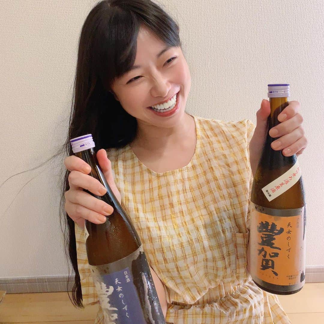 小田飛鳥さんのインスタグラム写真 - (小田飛鳥Instagram)「仲良しさんが近くに引っ越して来たので、お手伝いと手料理作ってお祝い〜🎉 以前、私の写真集と同じ名前の日本酒『天女のしずく』を頂き、皆で飲みました🍶 とっても飲みやすいんだけど、軽く無く、日本酒党の人達も喜んでました🥰 人の優しさが嬉しいなぁ🤗 #天女のしずく #天女のしずく豊賀 #豊賀 #日本酒 #japanesesake #sake #小料理飛鳥」8月21日 12時27分 - asuka_oda_0320