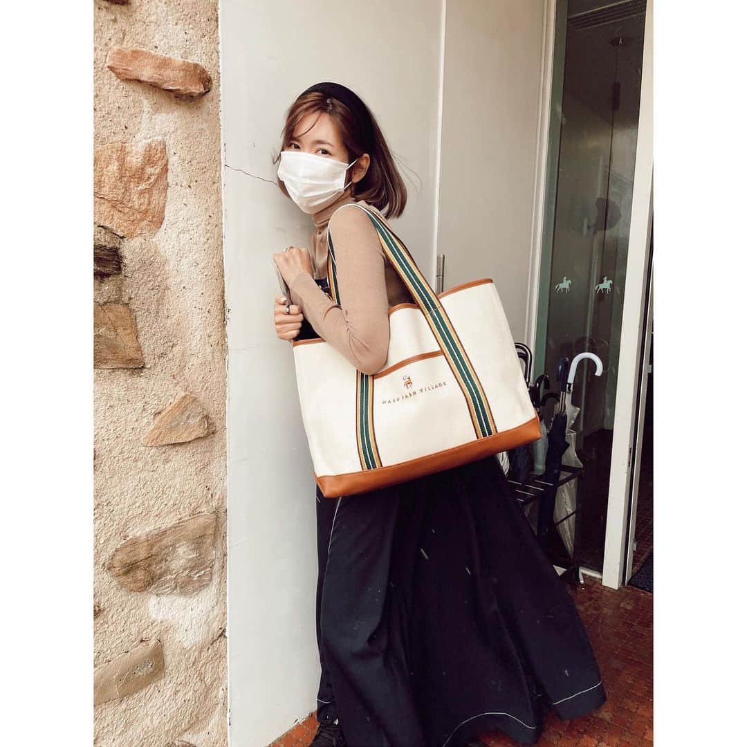 紗栄子さんのインスタグラム写真 - (紗栄子Instagram)「週末あいにくの雨だけど、まんちゃんが作ってくれたファームのトートバッグに仕事道具詰め込んで、笑顔で出発🦄🌈✨」8月21日 13時21分 - saekoofficial