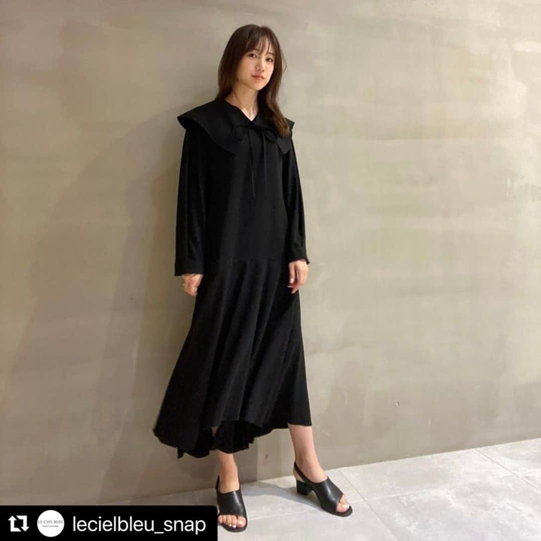 のインスタグラム：「関西は連日続く雨でひんやり。 秋服のイメージも掴みやすくて @lecielbleu_official 2021AW可愛くて あれこれ妄想膨らませてます🤎🦉🪵  秋は夏とはまた違った可愛さが😮‍💨...❤︎ 薄手の長袖コーデが1番好き☺️  横ゆらゆら縦ゆらゆら🌾  #lecielbleu#lcbsnap#2021aw」