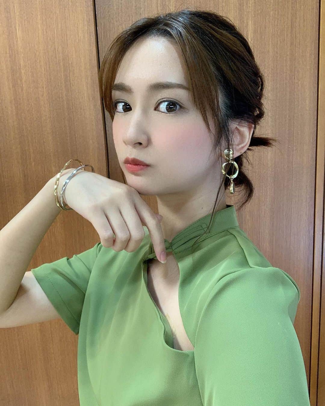 小泉遥のインスタグラム：「. . チャイナっぽい衣装🇨🇳 . #王様のブランチ」