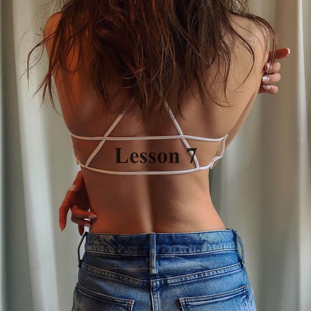柳めぐみのインスタグラム：「. . 明日はGet Your Best Body!!Lesson 7です🔥 先週はお盆休みと言うことで私も暴飲暴食の日々でしたが、取り戻すぞーー！！！✊🔥🔥🔥 でも鍛えてる方が前よりちょっとやそっとの暴飲暴食ではあまり体系が変わらない気がする！ ここでサボり癖がついてしまわないように、またしっかり身体動かしていこう〜✊♥️ 私はまだ大阪にいるので、明日は実家からのレッスンになります🤣 母も参加予定です🤣🤣🤣 それではまた明日お待ちしております✊🔥 ご予約はまずはプロフィールからサロン道路してね💁‍♀️ . 質問等はDMでお気軽にどうぞ🍀 .  #absmodel  #腹筋モデル #腹筋女子 #workout #training #exercise  #abs #fashion #fitness #girlsfitness #fitnessmodel #fitnessgirl #motivation  #bodymake  #ownyourlife #oyl #getyourbestbody #gybb」