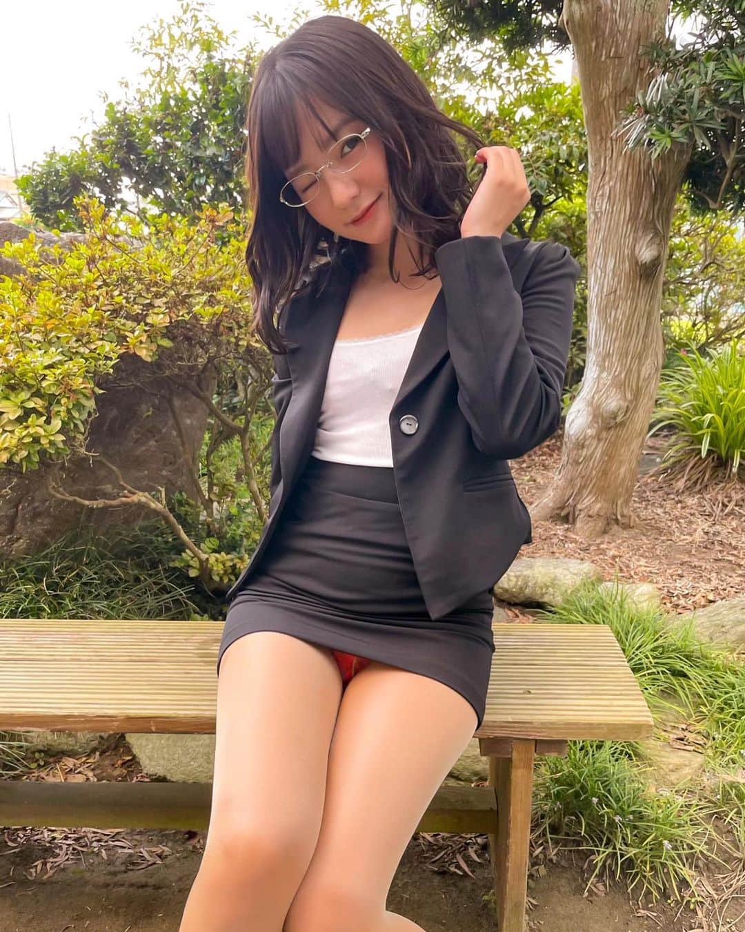 西永彩奈さんのインスタグラム写真 - (西永彩奈Instagram)「前とは違うバージョン😎  8/27発売　 35thDVD「小さい頃からありがとう」 . . #japanesegirl#japaneseidol#Instagravure#gravure #followｍe#suits#suitstyle  #彼女とデートなうに使っていいよ#スーツ女子#スーツ」8月21日 19時02分 - nishinagaayana