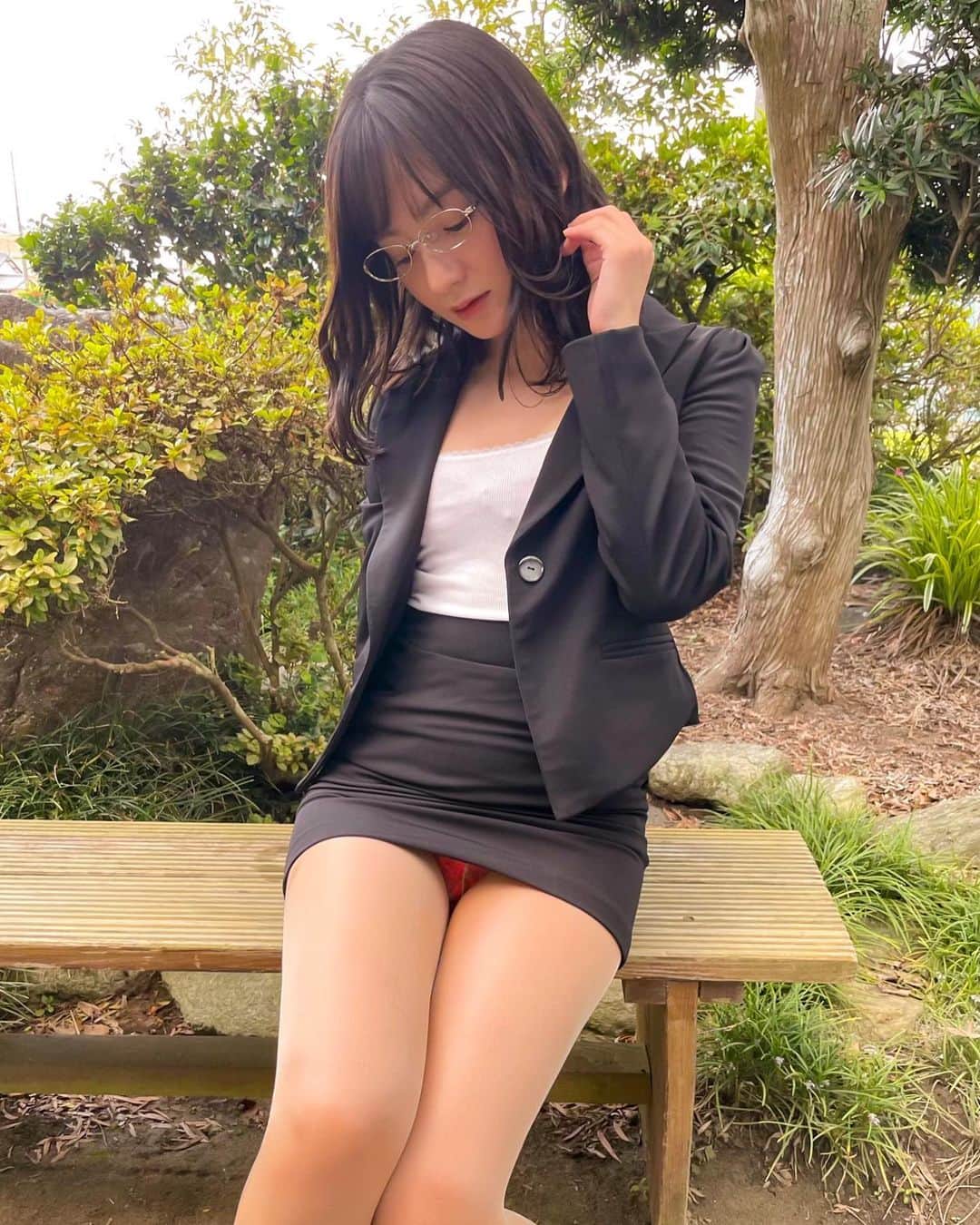 西永彩奈さんのインスタグラム写真 - (西永彩奈Instagram)「前とは違うバージョン😎  8/27発売　 35thDVD「小さい頃からありがとう」 . . #japanesegirl#japaneseidol#Instagravure#gravure #followｍe#suits#suitstyle  #彼女とデートなうに使っていいよ#スーツ女子#スーツ」8月21日 19時02分 - nishinagaayana