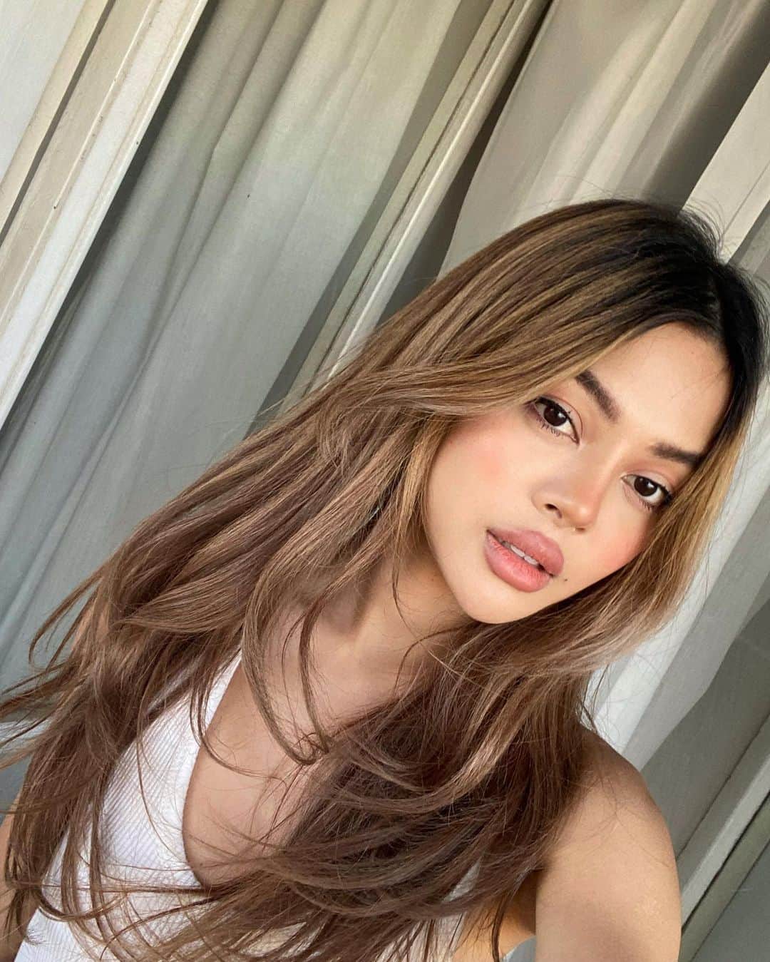 リリーマイマックのインスタグラム：「My weekend at home 🙂 @revolve @weekendstories」