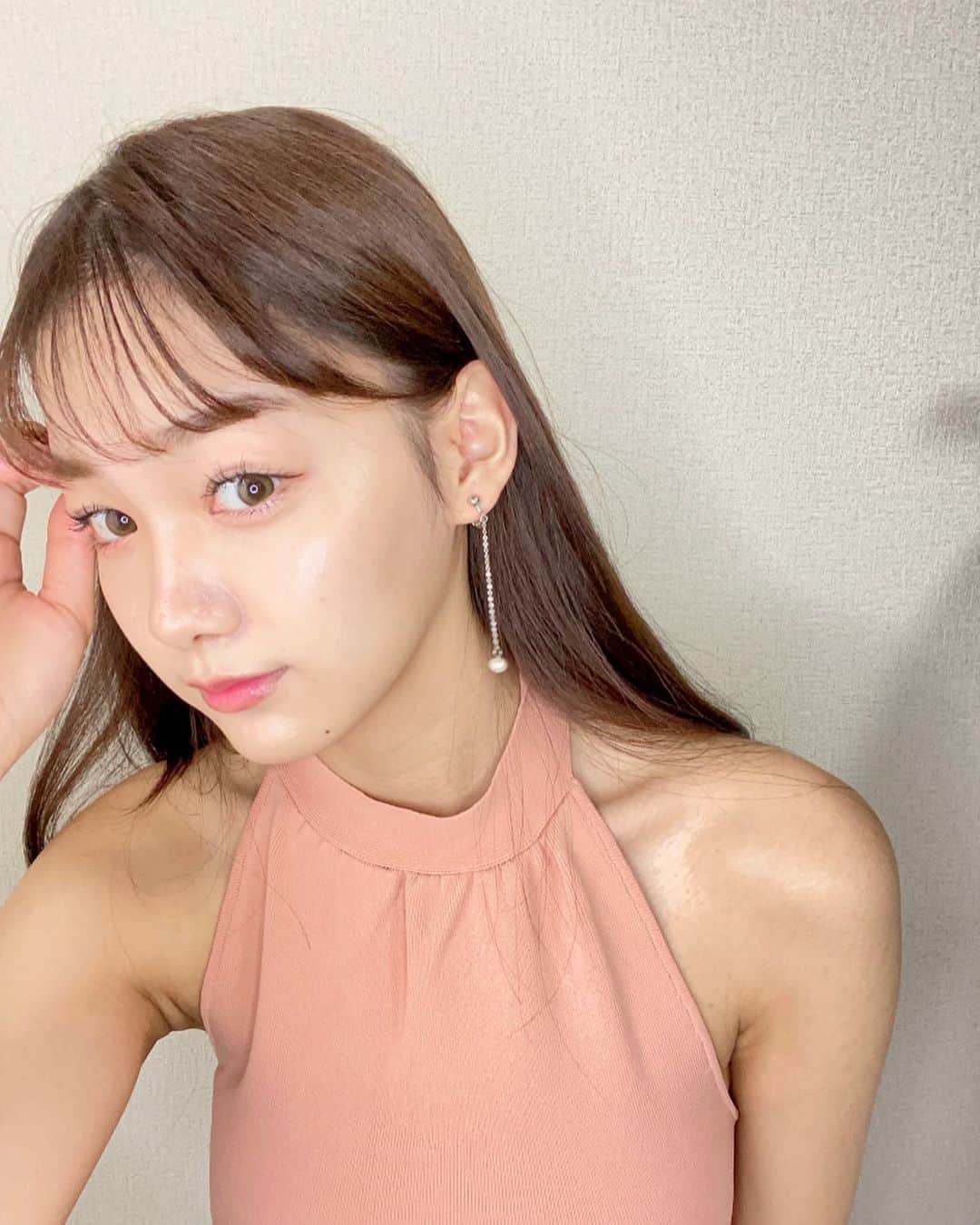 吉澤遥奈のインスタグラム：「☺︎☺︎☺︎  撮影の際などはナチュラルなのですが、高校生の頃からメイクが好きで普段お友達と遊ぶ時はメイクします💄✨  まつ毛と涙袋などで目の印象でかなり盛れて大きく変わる☺︎自己肯定感上がります。  最近は、さらに好きになったので研究しています☺︎」