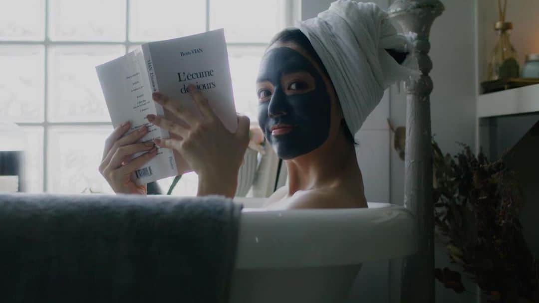 猪俣ユキのインスタグラム：「New work for SABON Japan Cast: Rina Ishii CD: Takaki Onoda Producer: Takuma Iso  PM: Shinya Fujihiro Director: Yuki Inomata  DP: Erika Shimizu Lighting Director: Yusuke Nakazawa  1st AC: Tsutomu Takezaki DIT: Noriaki Ishii Hair & Make-up: Itatsu Produced by: XPD」