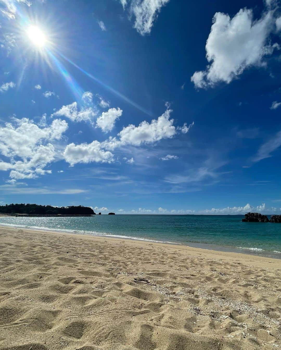 泉麻那さんのインスタグラム写真 - (泉麻那Instagram)「.  沖縄2日目🌺🌺 辺土名ビーチ⛱🐠👙  #沖縄 #辺土名ビーチ #ビーチ #海 #beach #泉麻那 #izumimana #izumana #tattoo #tattoos  #tattooed #tattoogirl #tat #ink #inkedgirls #fullsleevetattoo」8月21日 19時27分 - izumana19890629