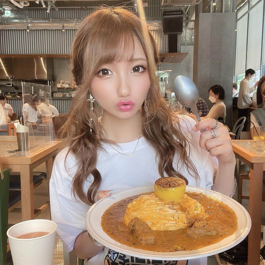 まゆぴちゅーさんのインスタグラム写真 - (まゆぴちゅーInstagram)「📍Hotel Koe Tokyo / 渋谷  本当はモーニングが有名でモーニングで 行きたかったカフェ🥺❤️🌈！（笑）  けどこの日はlunch timeで🍽✩（笑）  期間限定の「レモンバターオムカレー」と アボカドとベーコンが乗ったオムレツ🥓💓 シェアして食べたよんっ♡  ここの投稿してる人みんな書いてたけどさ、 卵がね、まじね、ふわっっふわなのよ🥺🥺🥺🥚  最高に美味しかったー♡  いつか早起きしてモーニング食べたい🥰☀️  みんなは卵料理好き〜？私大好きなのよね🙈💋  -----------------------------  🚃最寄駅：渋谷駅から徒歩4分 🏡住所： 東京都渋谷区宇田川町3-7 ヒューリック渋谷公園通りビル1F ⏰営業時間：7:30〜23:00 　　◆breakfast → 7:30〜11:00(L.O10:30) 　　◆lunch → 11:00〜15:00(L.O14:30) 　　◆tea time → 15:00〜18:00(L.O17:30) 　　◆dinner → 18:00〜23:00(L.O22:30) 🌤定休日：無 📞電話番号： 050-5595-0617 -----------------------------  . . . #hotelkoetokyo #hotelkoe #渋谷グルメ #渋谷モーニング #渋谷カフェ #渋谷ランチ #朝活カフェ #東京モーニング #東京ランチ #koelobby #オムレツ #オムカレー #神南カフェ #東京カフェ巡り #カフェ活 #かふぇすたぐらむ #カフェ好きな人と繋がりたい」8月21日 19時59分 - mayu_03pichu