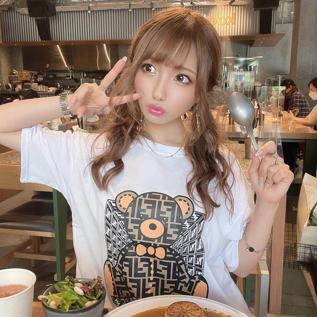 まゆぴちゅーさんのインスタグラム写真 - (まゆぴちゅーInstagram)「📍Hotel Koe Tokyo / 渋谷  本当はモーニングが有名でモーニングで 行きたかったカフェ🥺❤️🌈！（笑）  けどこの日はlunch timeで🍽✩（笑）  期間限定の「レモンバターオムカレー」と アボカドとベーコンが乗ったオムレツ🥓💓 シェアして食べたよんっ♡  ここの投稿してる人みんな書いてたけどさ、 卵がね、まじね、ふわっっふわなのよ🥺🥺🥺🥚  最高に美味しかったー♡  いつか早起きしてモーニング食べたい🥰☀️  みんなは卵料理好き〜？私大好きなのよね🙈💋  -----------------------------  🚃最寄駅：渋谷駅から徒歩4分 🏡住所： 東京都渋谷区宇田川町3-7 ヒューリック渋谷公園通りビル1F ⏰営業時間：7:30〜23:00 　　◆breakfast → 7:30〜11:00(L.O10:30) 　　◆lunch → 11:00〜15:00(L.O14:30) 　　◆tea time → 15:00〜18:00(L.O17:30) 　　◆dinner → 18:00〜23:00(L.O22:30) 🌤定休日：無 📞電話番号： 050-5595-0617 -----------------------------  . . . #hotelkoetokyo #hotelkoe #渋谷グルメ #渋谷モーニング #渋谷カフェ #渋谷ランチ #朝活カフェ #東京モーニング #東京ランチ #koelobby #オムレツ #オムカレー #神南カフェ #東京カフェ巡り #カフェ活 #かふぇすたぐらむ #カフェ好きな人と繋がりたい」8月21日 19時59分 - mayu_03pichu
