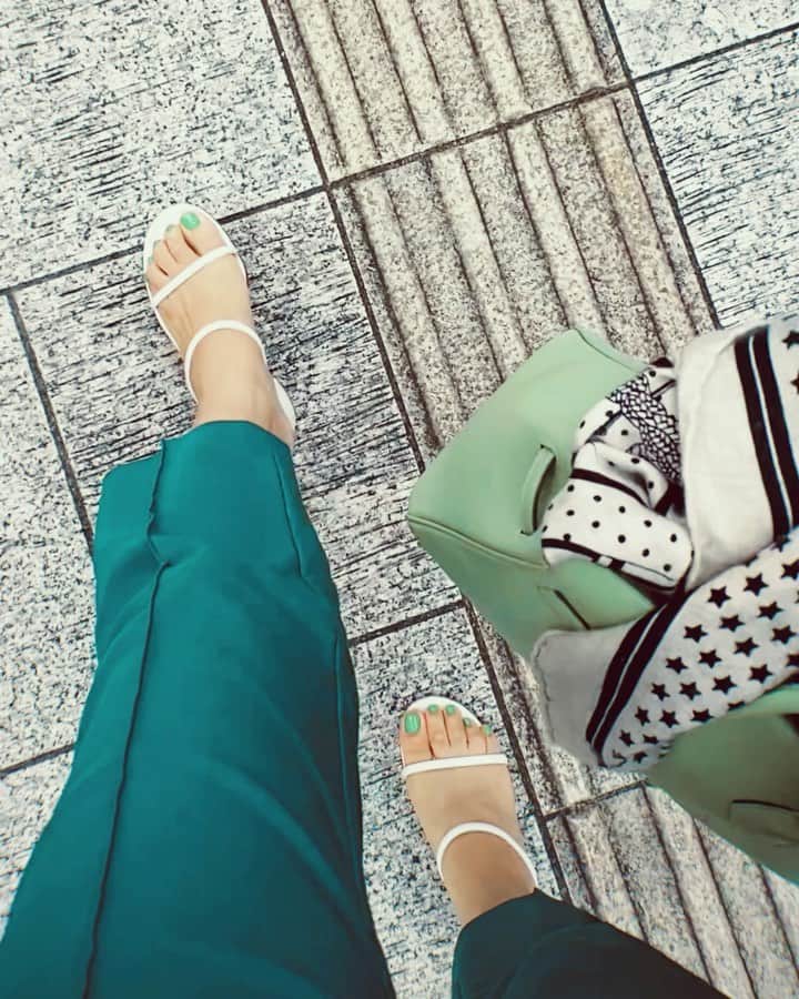 廣瀬規子のインスタグラム：「Green💚  #green #グリーン #みどりのひと #fashion #greenstyle」