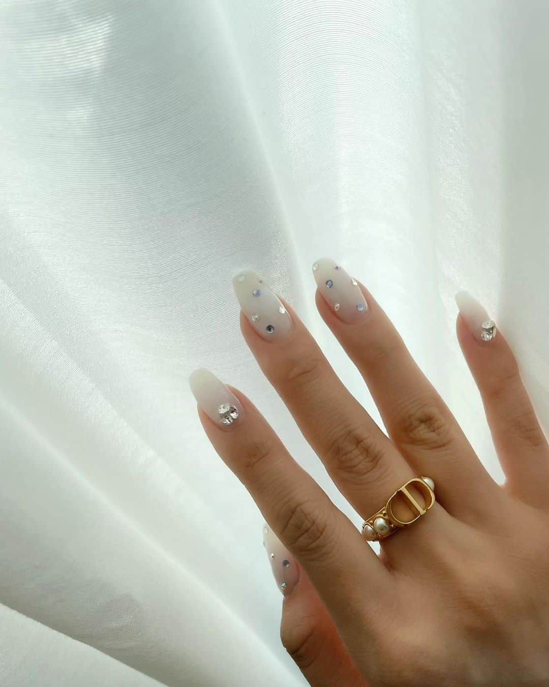 三上悠亜さんのインスタグラム写真 - (三上悠亜Instagram)「new nail🪞  お誕生日だったので 少し華やかにしてもらった💎 キラキラで可愛くてお気に入り♡  @nailist_mika ちゃん いつも本当にありがとう🤍🤍」8月21日 20時33分 - yua_mikami