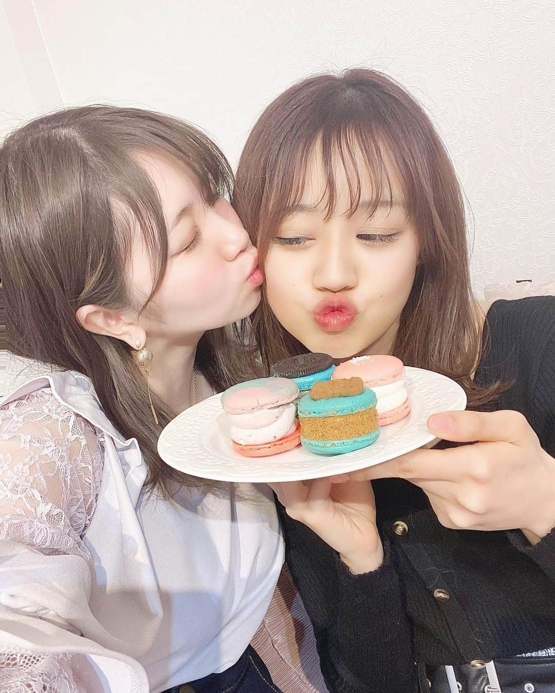 ゆーちゃんさんのインスタグラム写真 - (ゆーちゃんInstagram)「ずっと会えてなくて禁断症状🥺😭 愛しのパートナー 可愛すぎる後輩ちゃんっ  気づいたらもう5ヶ月顔見れてない悲しい 実習終わったら 緊急事態宣言落ち着いてますように。 久しぶりに会いたいなぁ〜〜〜！！！  #女子大生 #愛おしい  #自粛 #大好き #後輩 #Love #百合 #美女  #自撮り界隈 #自撮り女子 #会いたい #かわいい #粉我 #我的最愛 #时装 #性感内衣  #日本的 #Japan #japanesegirl  #化妆品 #ties #beauty #恋愛 #instagood  #instalike #love #instafashion  #instafollow #l4l  #f4f」8月21日 20時43分 - yurina_era999