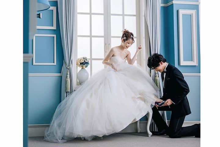 プレ花嫁の結婚式準備アプリ♡ -ウェディングニュースさんのインスタグラム写真 - (プレ花嫁の結婚式準備アプリ♡ -ウェディングニュースInstagram)「前撮りの参考にしたい❣️おしゃれなウェディングフォト7選👰✨  ➸➸➸➸➸➸➸💒➸➸➸➸➸➸➸ 🌸結婚式場が探せる 🌸記事が毎日100記事更新される 🌸式場・ドレス・エステなど予約ができる 🌸LINE相談ができる  プレ花嫁のための結婚式準備アプリ🕊️ 🌷ウェディングニュース🌷 プロフィールのURLからダウンロードしてね💗 ➸➸➸➸➸➸➸➸➸➸➸➸➸➸➸➸  こちらのお写真は  1枚目： @mei_daylog さん 2~7枚目：@wedding_luminous さん  からリグラ厶させていただきました🌟ありがとうございました😊✨  カバーは 鮮やかなブーゲンビリアに囲まれたフォト🌺  ロマンチックな世界観と ボリューム満点のドレスが とっても素敵ですよね☺️💕  こちらのフォトを撮影できるのは studio LUMINOUS【スタジオルミナス】さん💕  そんなスタジオルミナスさんと ウェディングニュースのコラボプランが登場🕊️  アマギフ1,000円分プレゼントの とっても素敵なプランになります🌷  気になった方はストーリーハイライトを チェックしてみてくださいね💕  他のフォトも素敵なので ぜひスワイプ👉🏻してみてくださいね✨  ＼📷投稿お待ちしています／  花嫁さんはもちろん、業者さんも大歓迎✨ アナタのお写真や動画をご紹介してもOKという方は、ぜひ #ウェディングニュース に投稿してください💕 他のSNSでも掲載させていただく可能性がございます𓅪  ………………………………………… プレ花嫁のための結婚式準備アプリ🕊️ 🌷ウェディングニュース🌷  どんなアプリなの？😳  🌸結婚式場が探せる  🌸記事が毎日100記事更新される  🌸式場・ドレス・エステなど予約ができる  🌸LINE相談ができる  🌸先輩花嫁のレポをチェックできる  など、リアルな情報が知れるんです♩  @weddingnews_editor のURLから ダウンロードできるのでチェックしてみてね🕊️  #プレ花嫁 #結婚  #花嫁 #ウエディング #結婚式準備 #ウェディング #結婚式 #プレ花嫁準備 #2021夏婚 #日本中のプレ花嫁さんと繋がりたい #ウェディングドレス #スタジオフォト #フォトスタジオ #ウェディングフォト #フォトウェディング #新郎新婦 #カップルフォト #verawang #前撮り #後撮り #ウエディングドレス #プロポーズ #婚約 #入籍 #婚約指輪 #結婚指輪 #マリッジリング #婚姻届」8月21日 20時46分 - weddingnews_editor