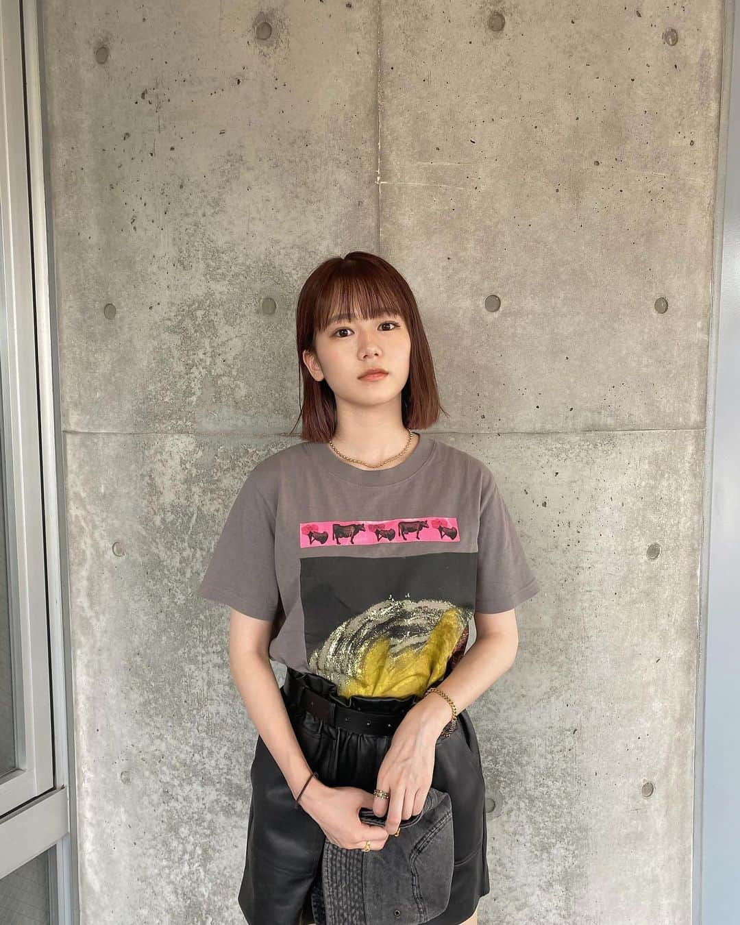 川口葵さんのインスタグラム写真 - (川口葵Instagram)「. 髪切ったよ✂︎💇🏻‍♀️  がきんちょピース してほしいってコメントきてたからしたよ😂  #あおいのふく」8月21日 20時48分 - kawaguchiaoi_1126