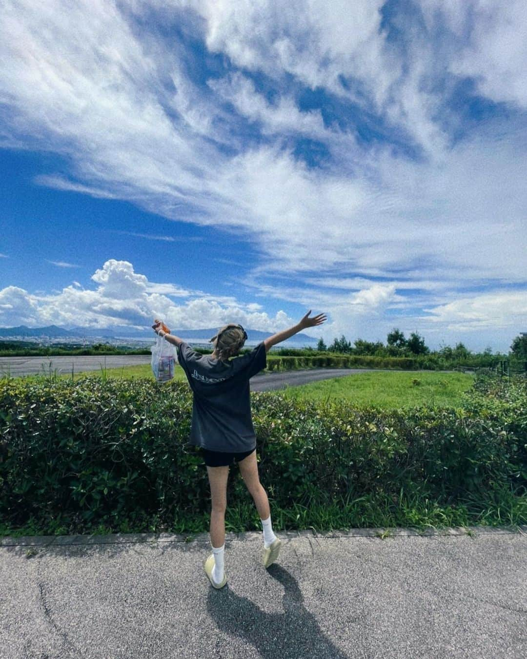 REONAさんのインスタグラム写真 - (REONAInstagram)「𝐒𝐥𝐨𝐰 𝐚𝐧𝐝 𝐠𝐨𝐨𝐝 𝐭𝐢𝐦𝐞🌿😌」8月21日 21時36分 - reona.0504