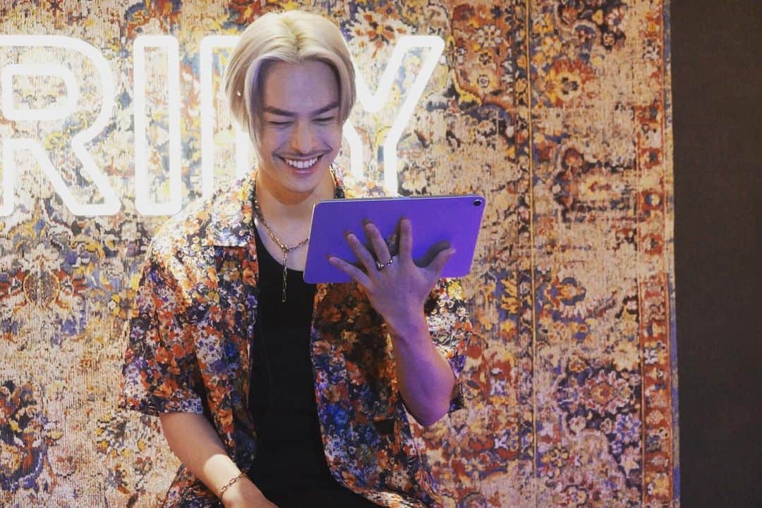 今市隆二のインスタグラム：「CHAOS CITY Special Event💥ありがとうございました✨  #RYUJIIMAICHI #今市隆二 #RILY #CHAOSCITY #楽しかった #後ろと柄一緒 #笑」